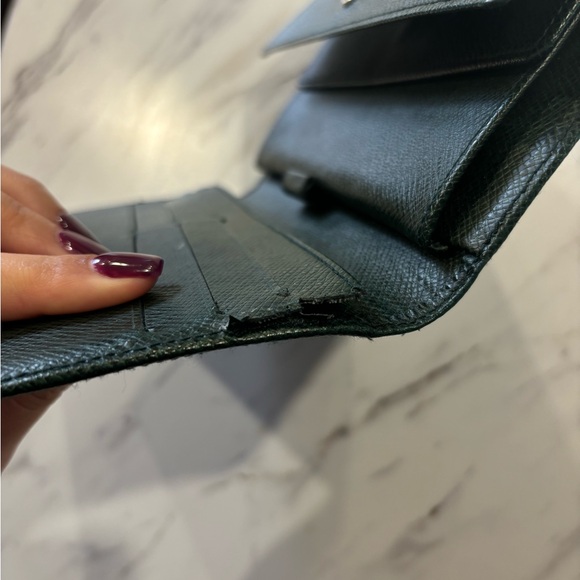 Authentic green, Louis Vuitton international wallet - Picture 6 of 9